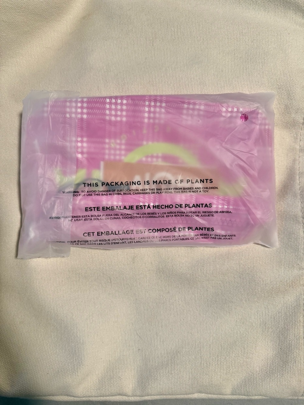 ALOHA Collection x Hello Kitty Palaka Mini Pouch - Picture 2 of 4